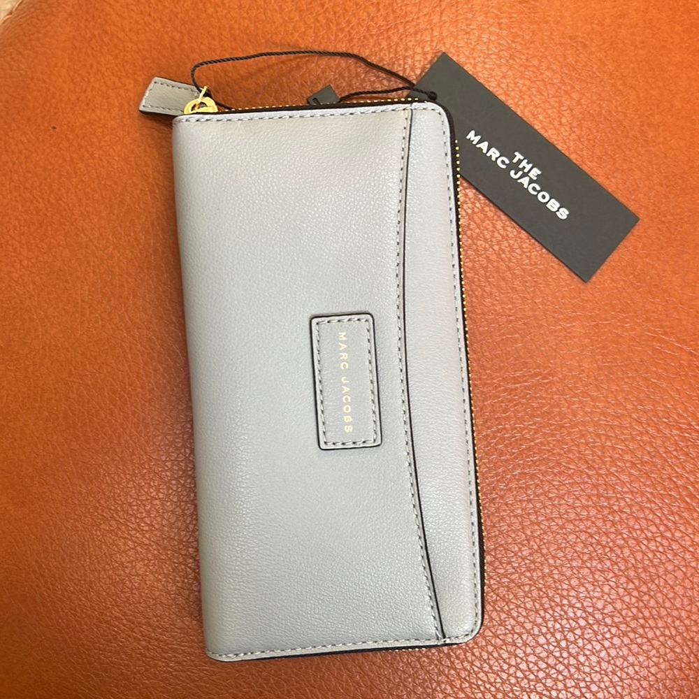 Marc Jacobs Zip Around Wallet